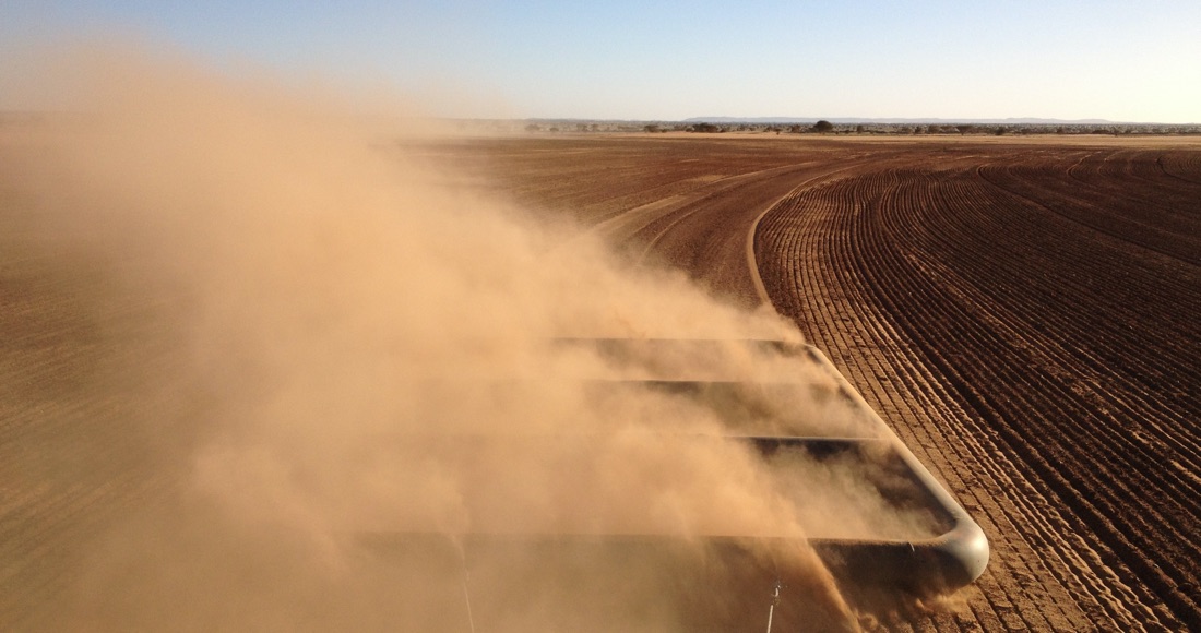 Micro soil levelling for top soil preservation adapted here to desert area.